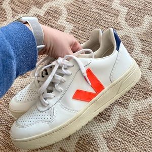Veja V-10 low top trainers